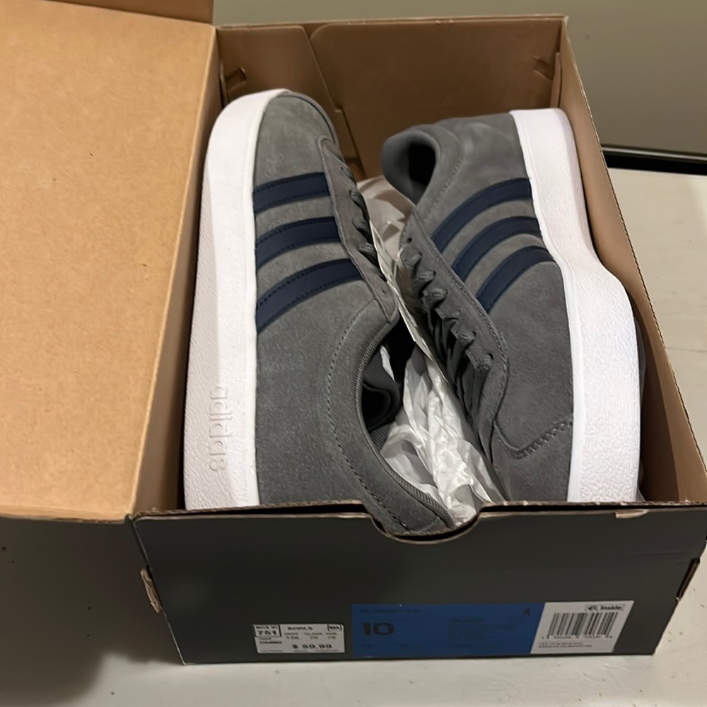New Men’s Adidas size 10 suede sneakers